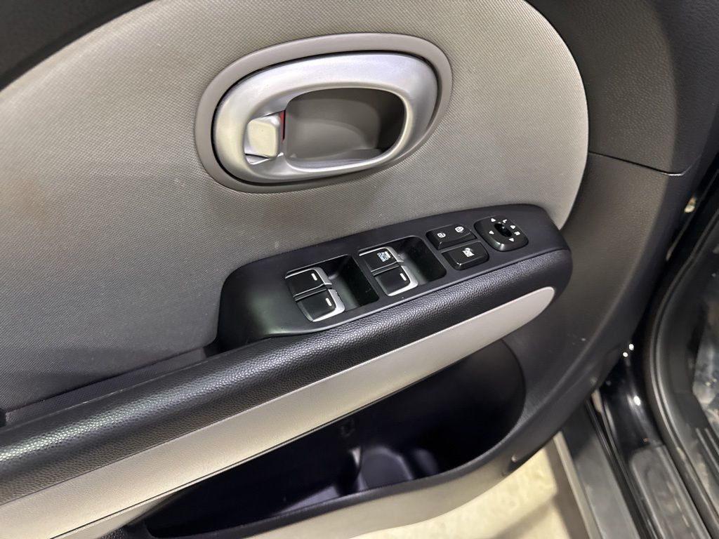 2017 Kia Soul Automatic - 23022282 - 22