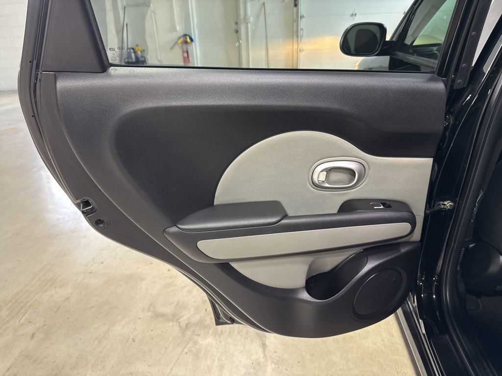 2017 Kia Soul Automatic - 23022282 - 26