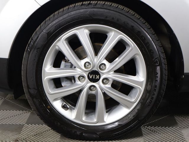 2017 Kia Soul + Automatic - 23058396 - 17