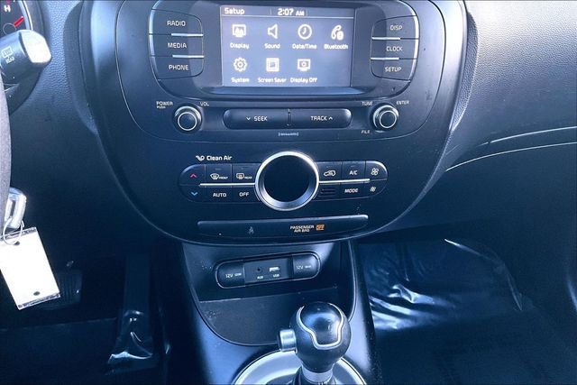 2017 Kia Soul + Automatic - 22988785 - 25