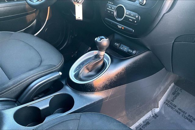 2017 Kia Soul + Automatic - 22988785 - 29