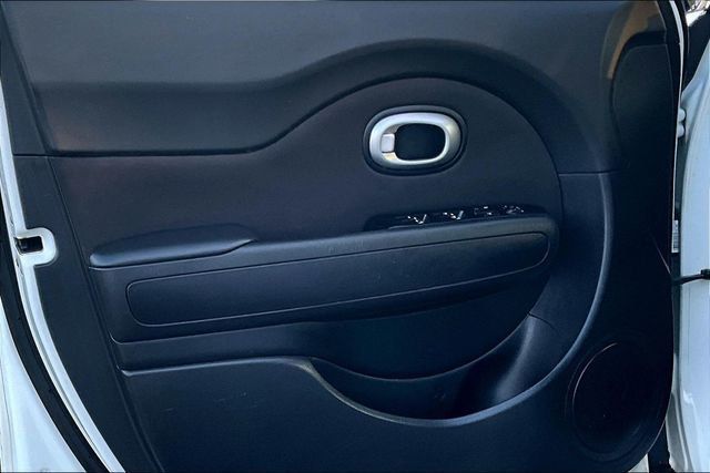 2017 Kia Soul + Automatic - 22988785 - 8