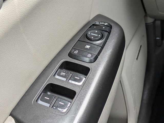 2017 Kia Sportage  - 22980435 - 24