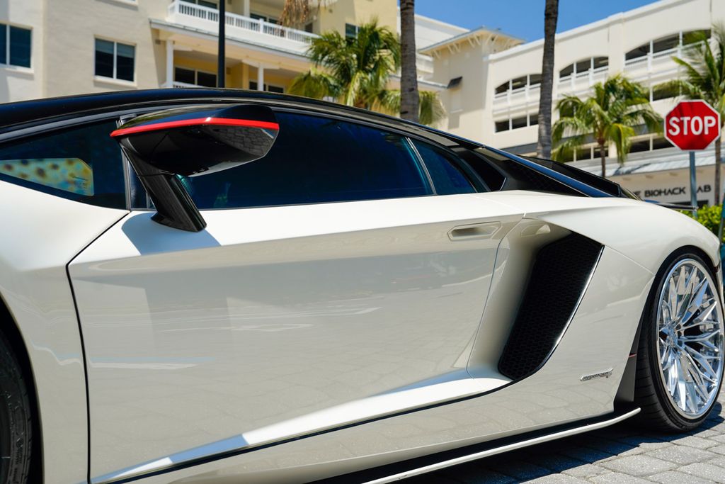 2017 Lamborghini Aventador S Coupe - 23026634 - 10
