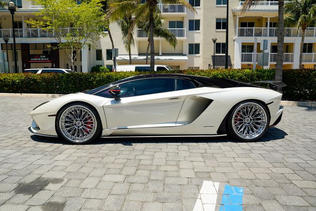 2017 Lamborghini Aventador S Coupe - 23026634 - 14