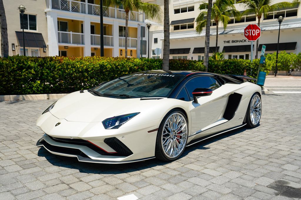 2017 Lamborghini Aventador S Coupe - 23026634 - 1