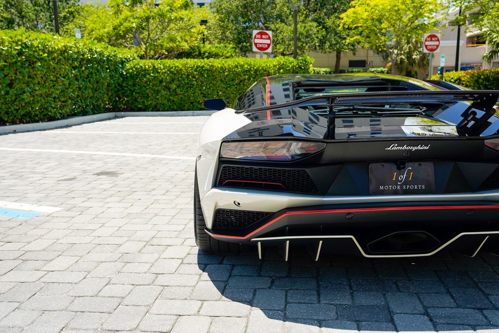 2017 Lamborghini Aventador S Coupe - 23026634 - 23