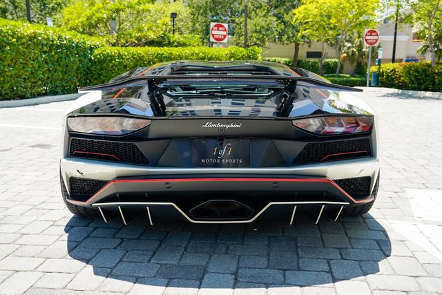 2017 Lamborghini Aventador S Coupe - 23026634 - 24