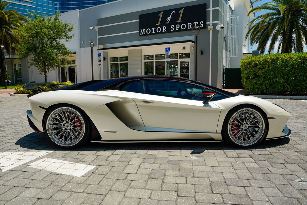 2017 Lamborghini Aventador S Coupe - 23026634 - 32