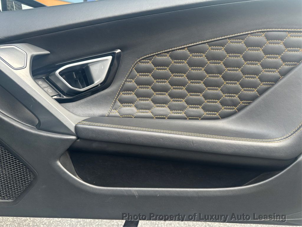 Lamborghini Huracan photo 18