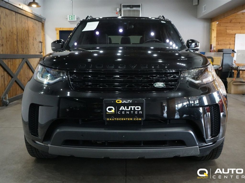 2017 Land Rover Discovery HSE photo 2