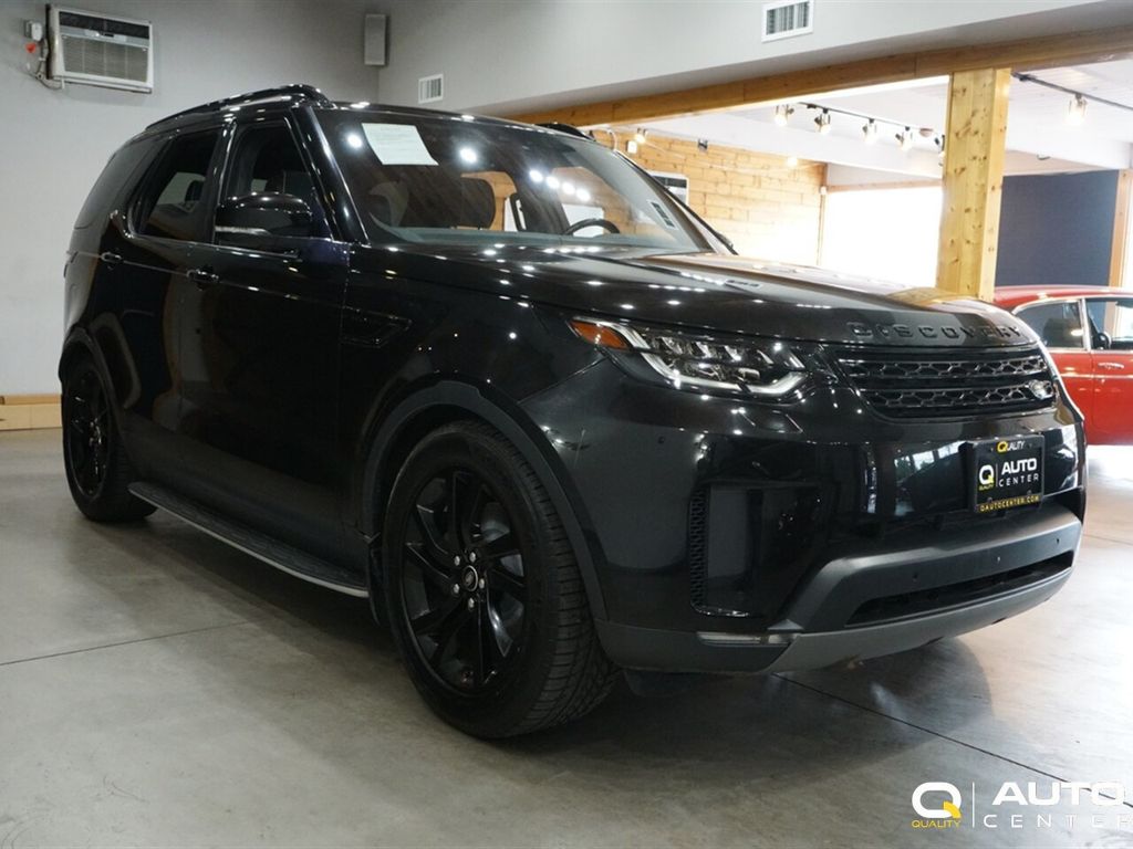 2017 Land Rover Discovery HSE photo 3