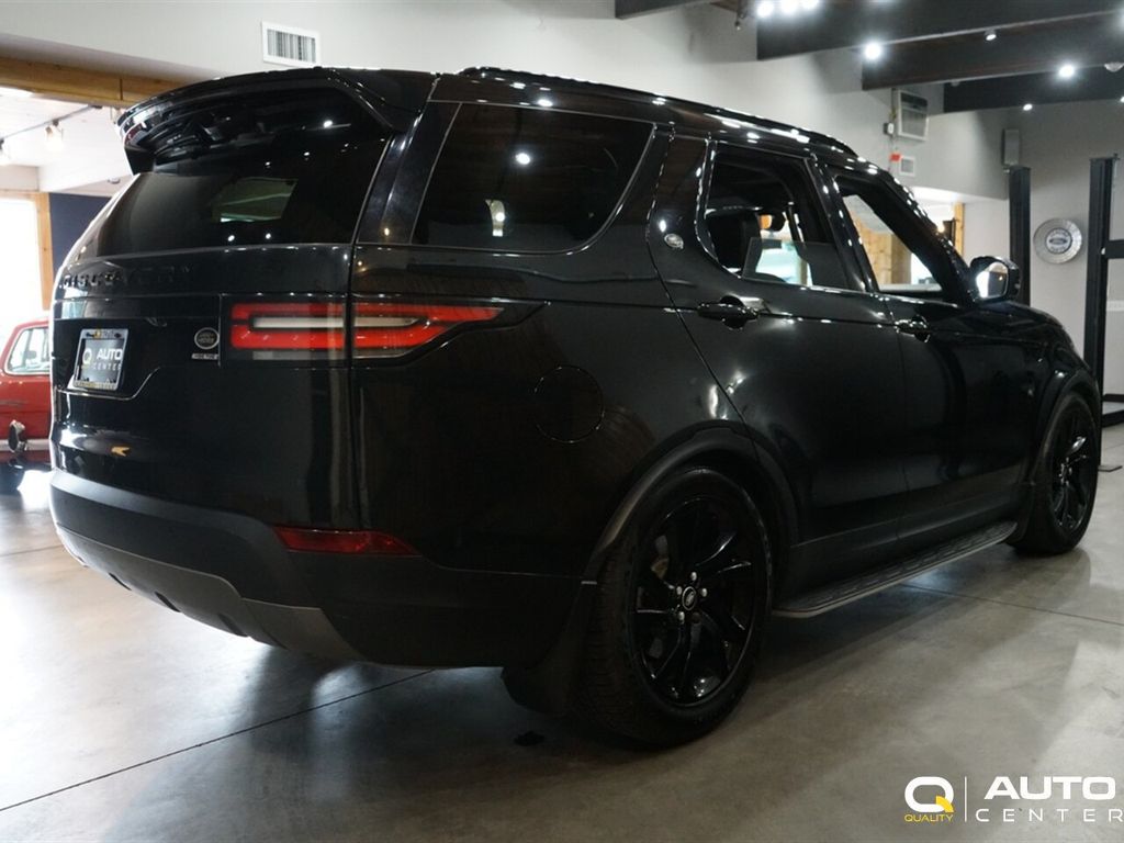2017 Land Rover Discovery HSE photo 4