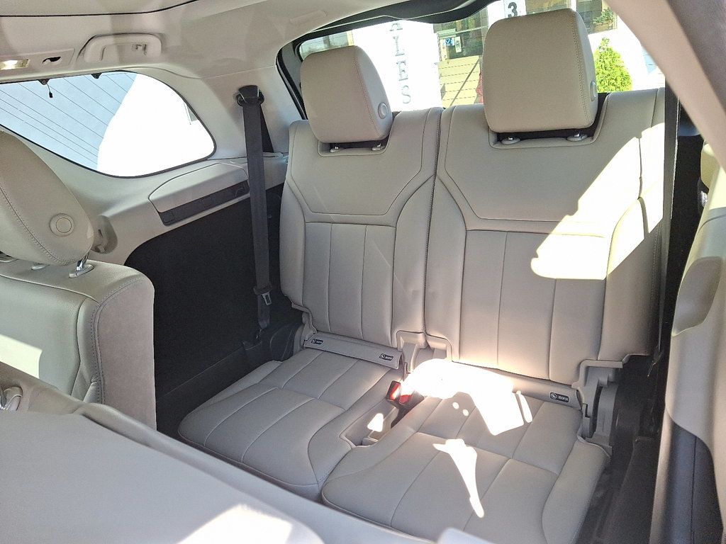 2017 Land Rover Discovery HSE photo 11