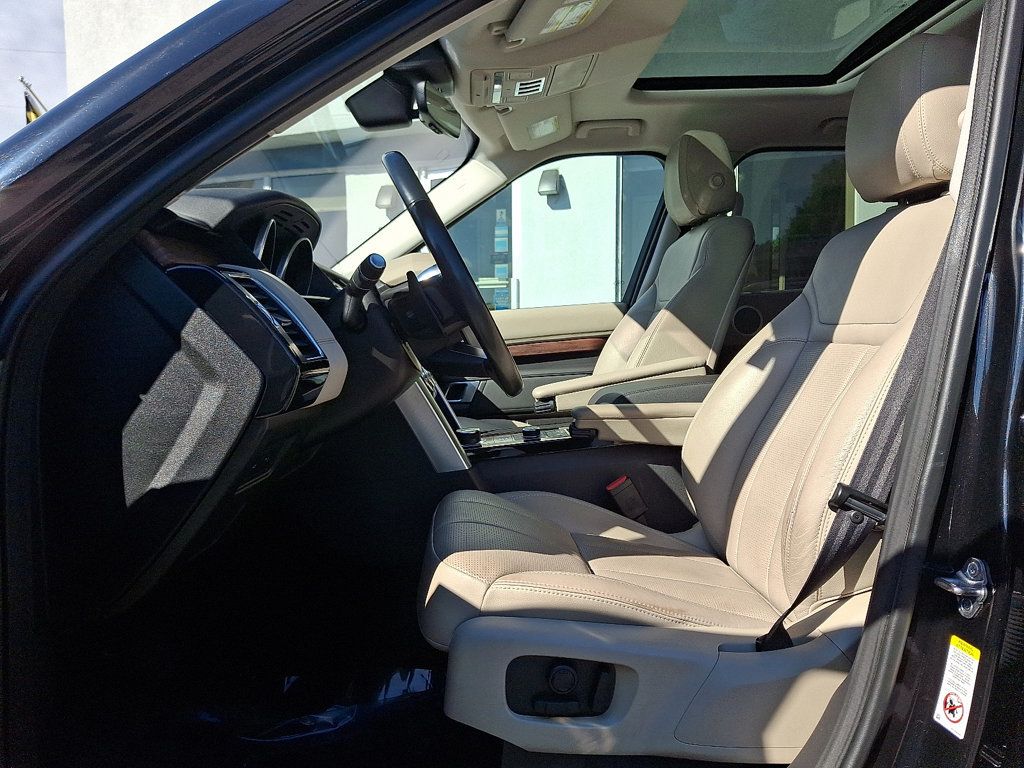 2017 Land Rover Discovery HSE photo 15