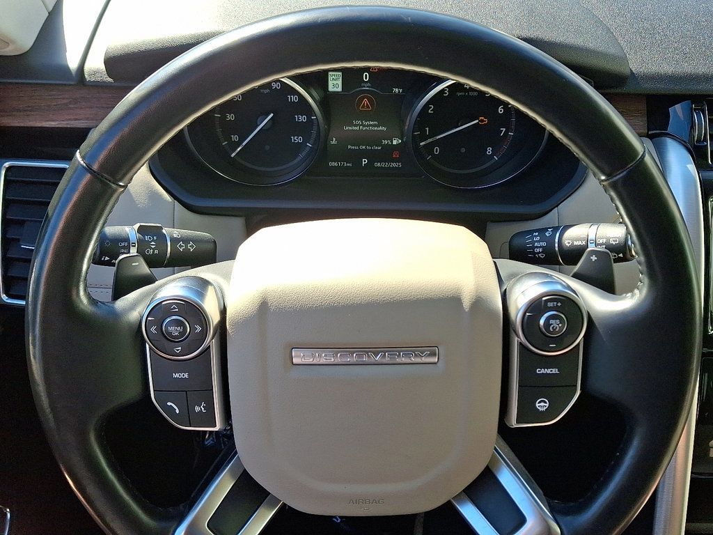 2017 Land Rover Discovery HSE photo 22