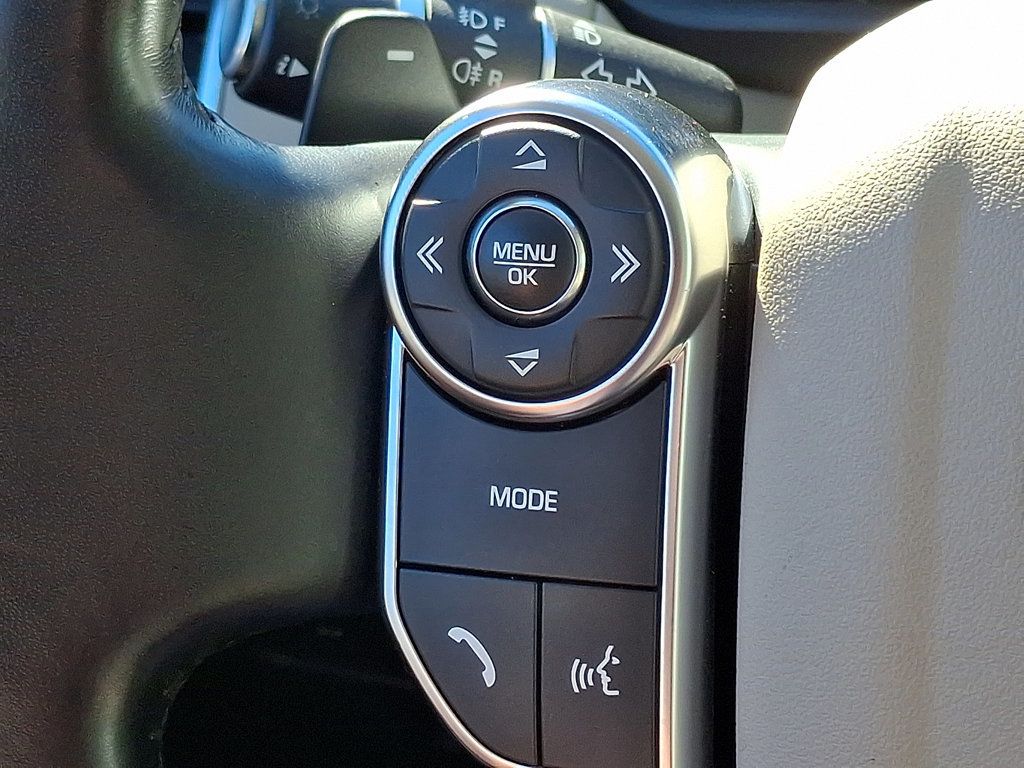 2017 Land Rover Discovery HSE photo 24