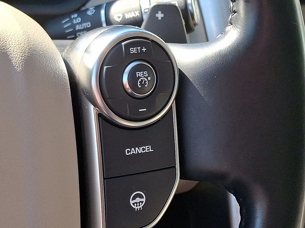 2017 Land Rover Discovery HSE photo 25