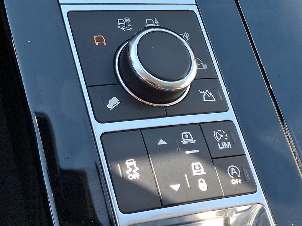 2017 Land Rover Discovery HSE photo 27