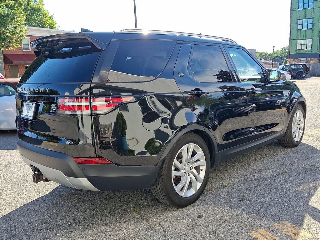 2017 Land Rover Discovery HSE photo 4