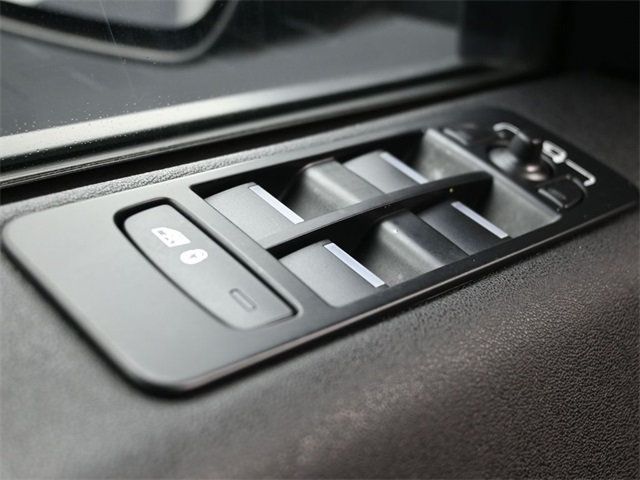 2017 Land Rover Discovery Sport SE - 22927882 - 25