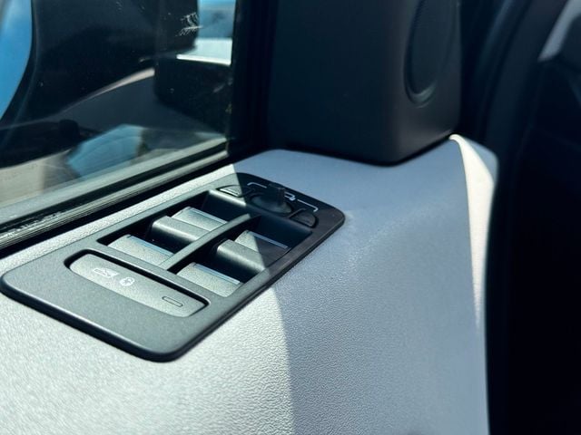 2017 Land Rover Discovery Sport SE - 23028675 - 11