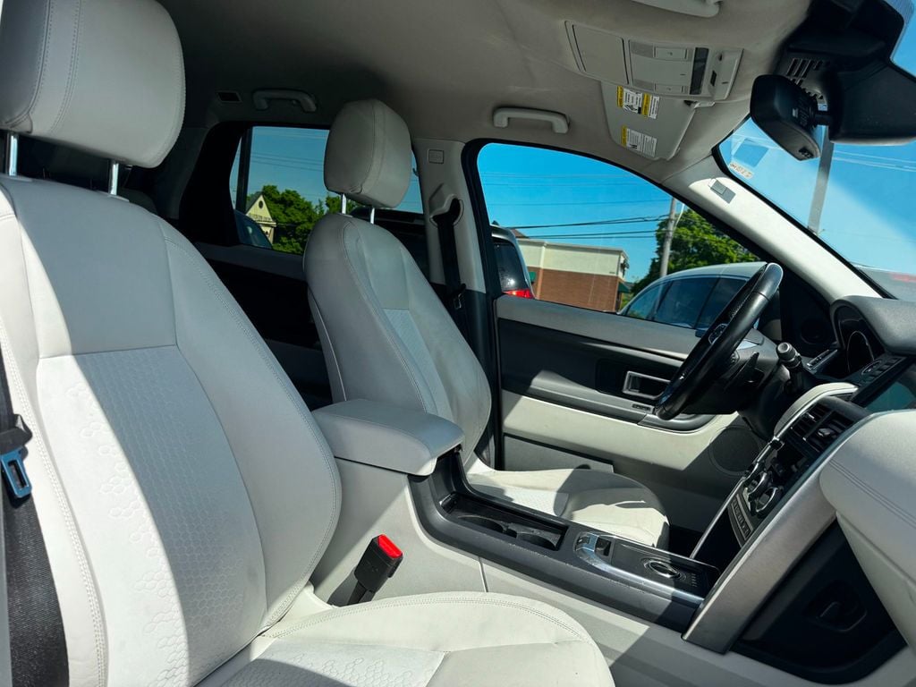 2017 Land Rover Discovery Sport SE - 23028675 - 19