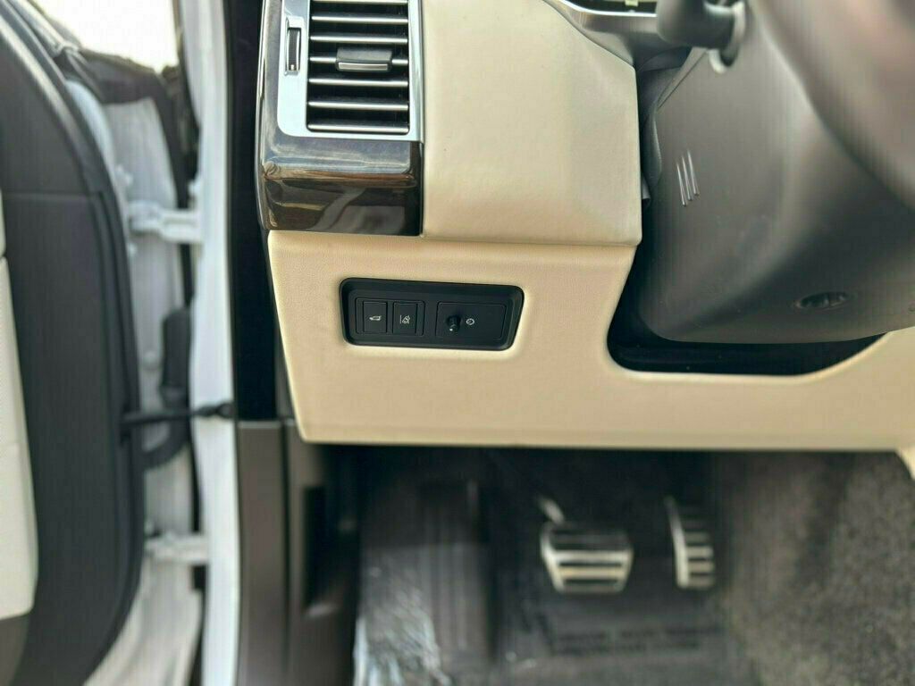 2017 Land Rover Range Rover Fully Loaded with a CLEAN TITLE!!  - 22946011 - 12