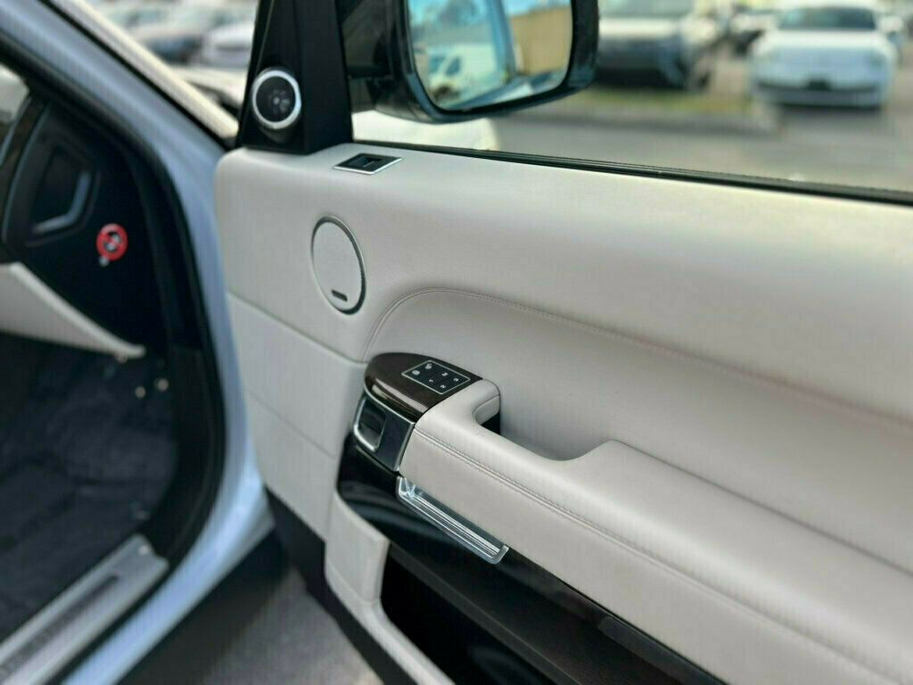 2017 Land Rover Range Rover Fully Loaded with a CLEAN TITLE!!  - 22946011 - 15