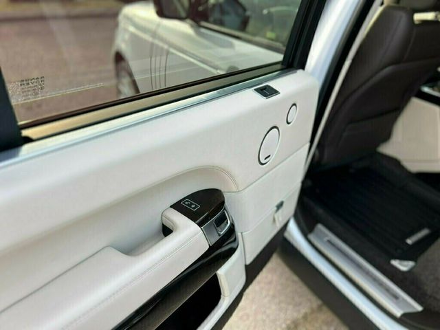 2017 Land Rover Range Rover Fully Loaded with a CLEAN TITLE!!  - 22946011 - 20