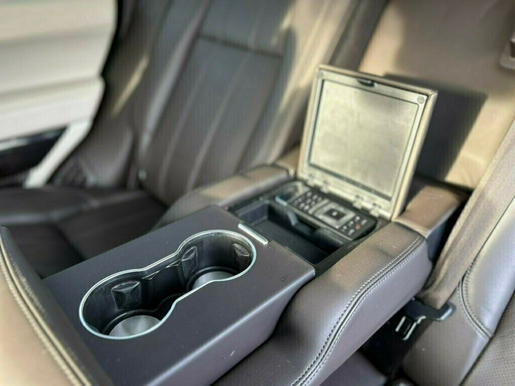 2017 Land Rover Range Rover Fully Loaded with a CLEAN TITLE!!  - 22946011 - 26