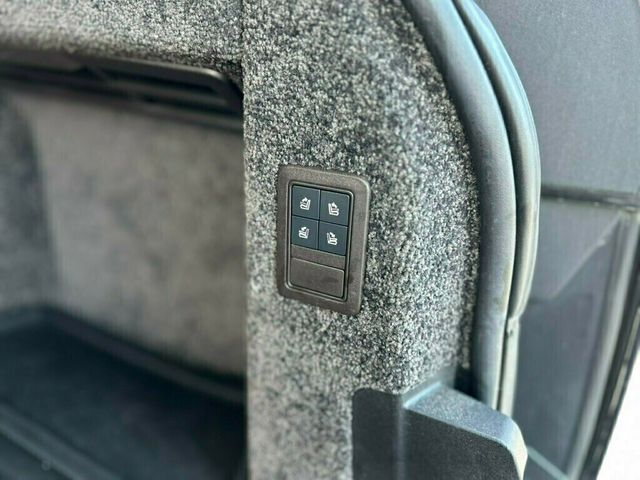 2017 Land Rover Range Rover Fully Loaded with a CLEAN TITLE!!  - 22946011 - 29