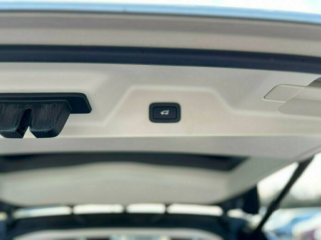 2017 Land Rover Range Rover Fully Loaded with a CLEAN TITLE!!  - 22946011 - 30