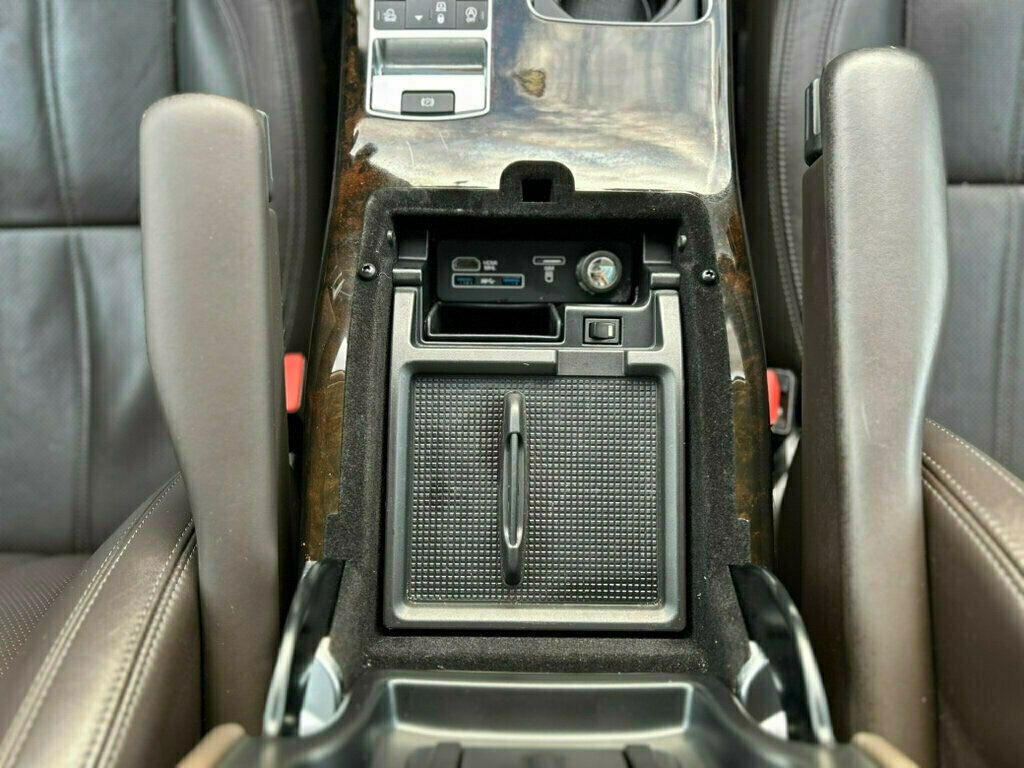 2017 Land Rover Range Rover Fully Loaded with a CLEAN TITLE!!  - 22946011 - 37