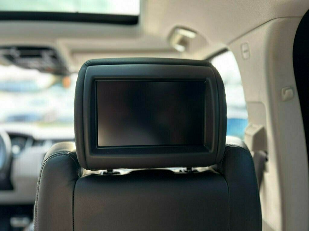 2017 Land Rover Range Rover Fully Loaded with a CLEAN TITLE!!  - 22946011 - 40