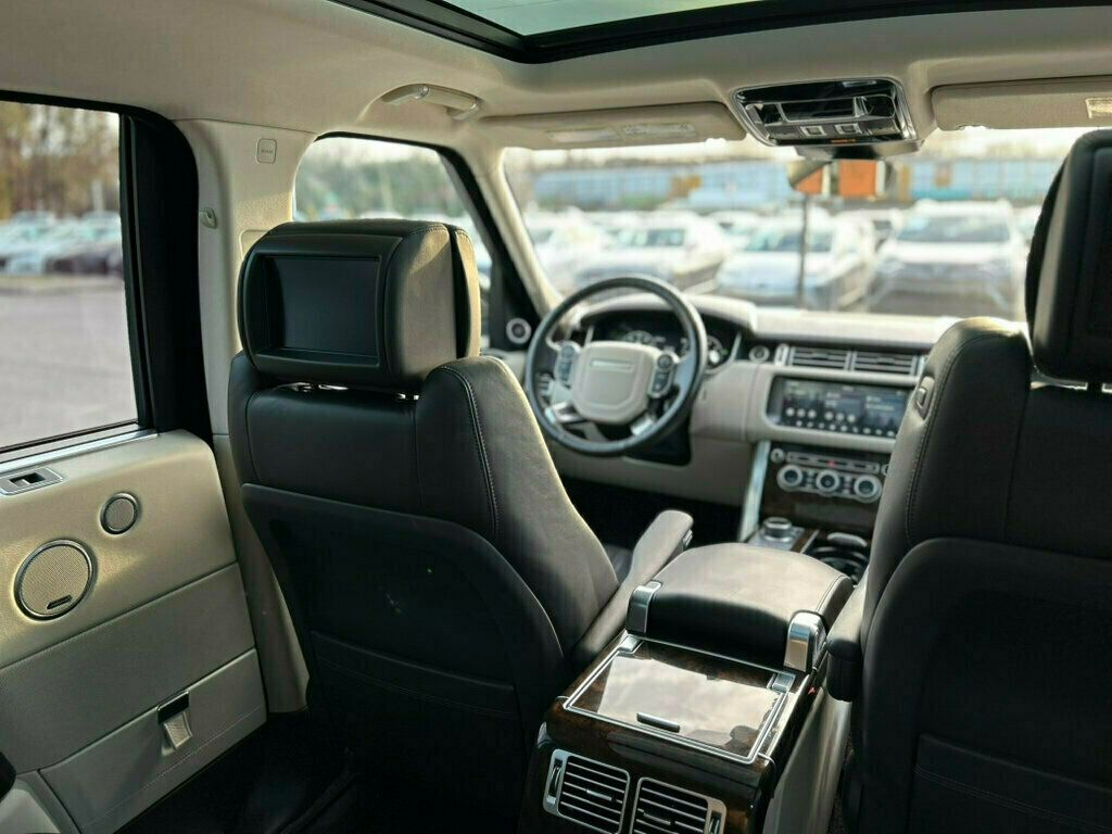 2017 Land Rover Range Rover Fully Loaded with a CLEAN TITLE!!  - 22946011 - 41