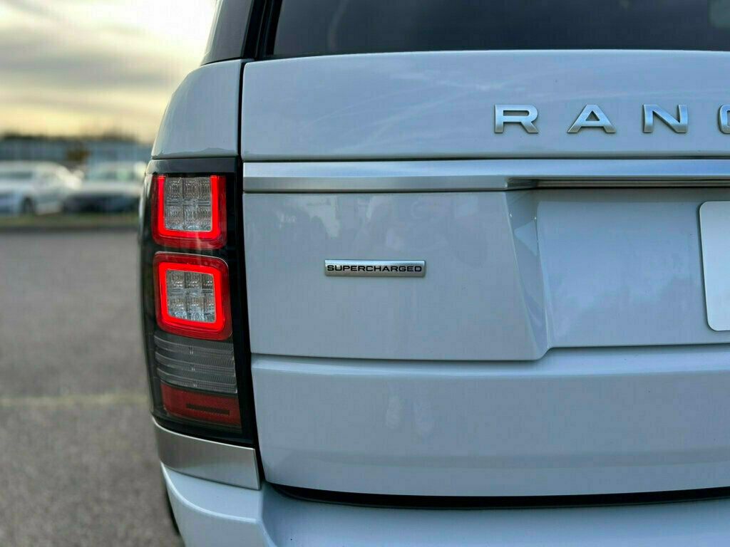 2017 Land Rover Range Rover Fully Loaded with a CLEAN TITLE!!  - 22946011 - 7