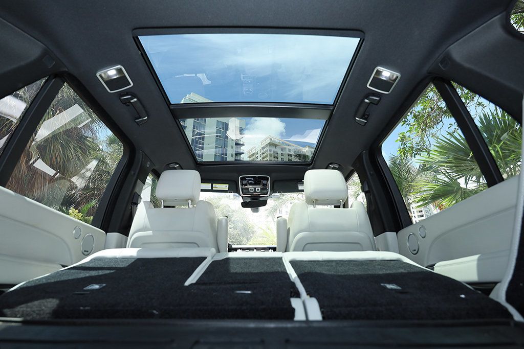2017 Land Rover Range Rover Base photo 9