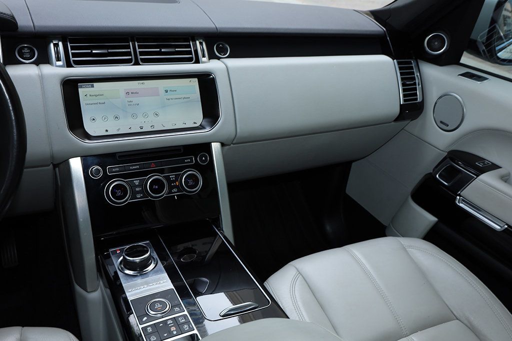 2017 Land Rover Range Rover Base photo 29