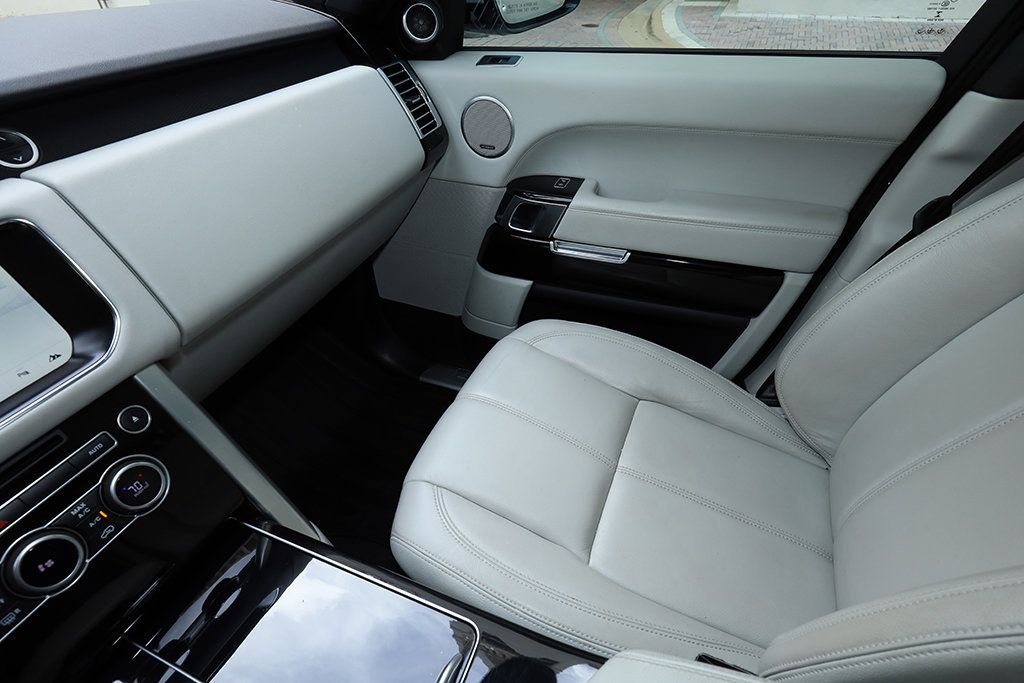2017 Land Rover Range Rover Base photo 30