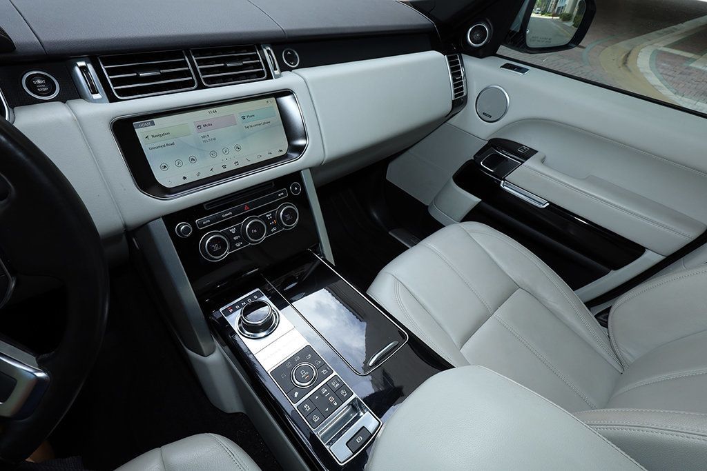 2017 Land Rover Range Rover Base photo 31