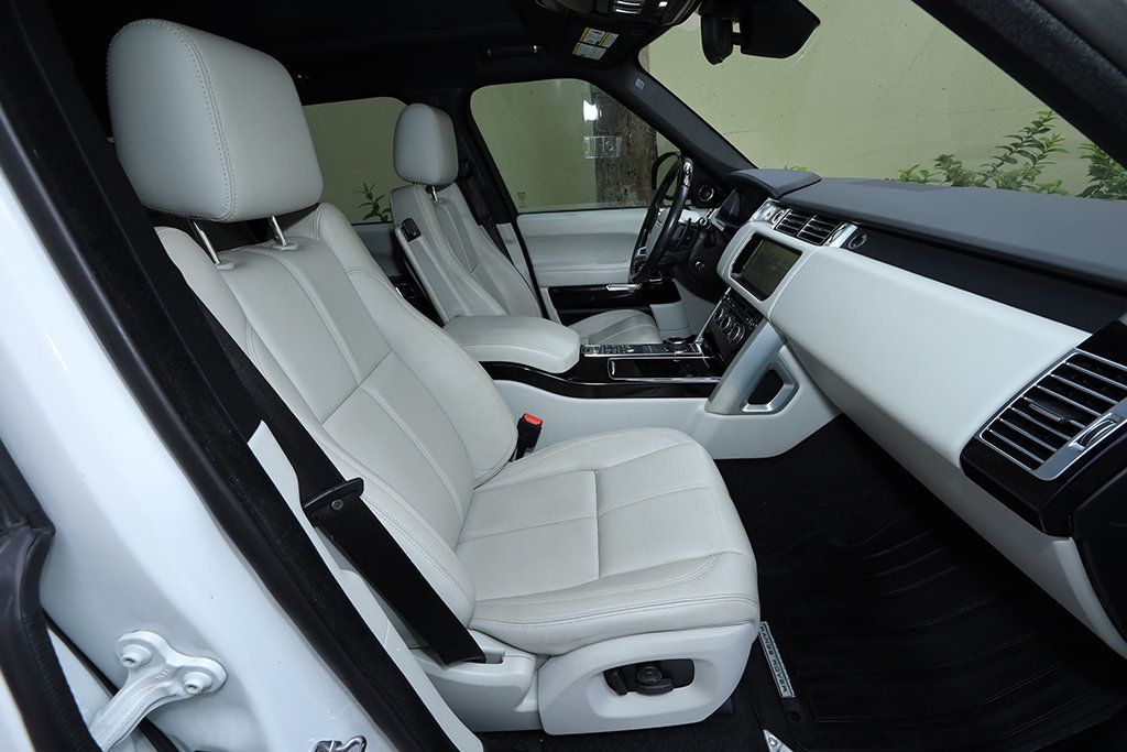 2017 Land Rover Range Rover Base photo 6