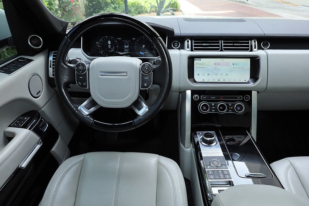 2017 Land Rover Range Rover Base photo 8