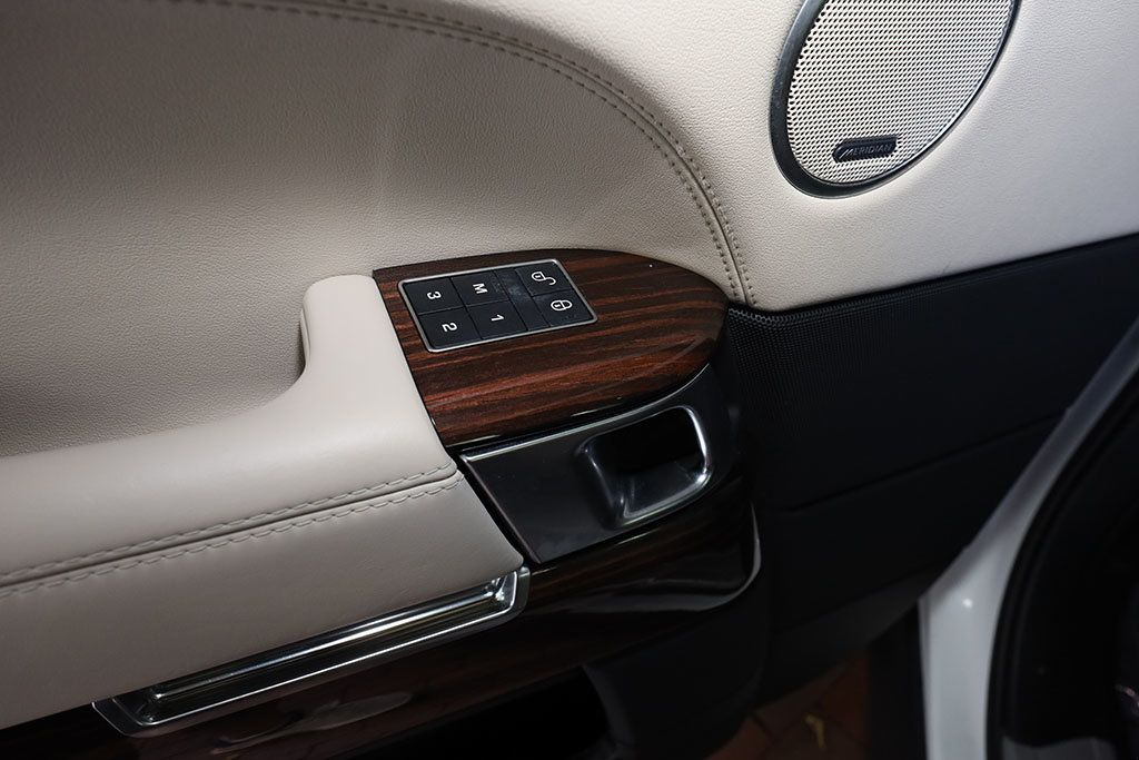 2017 Land Rover Range Rover V8 Supercharged SWB - 22951527 - 26