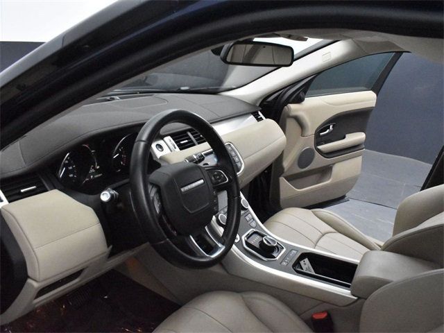 2017 Land Rover Range Rover Evoque SE photo 9