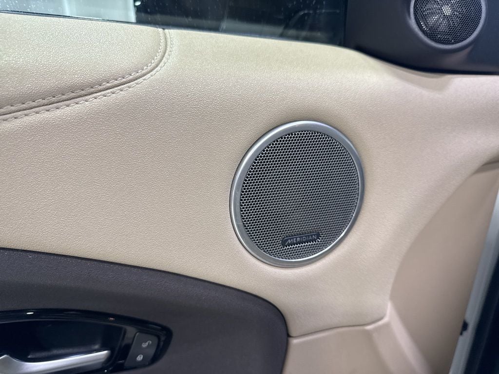 2017 Land Rover Range Rover Evoque 5 Door SE Premium - 23011476 - 37