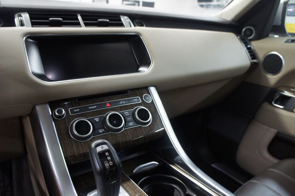 2017 Land Rover Range Rover Sport HSE photo 24
