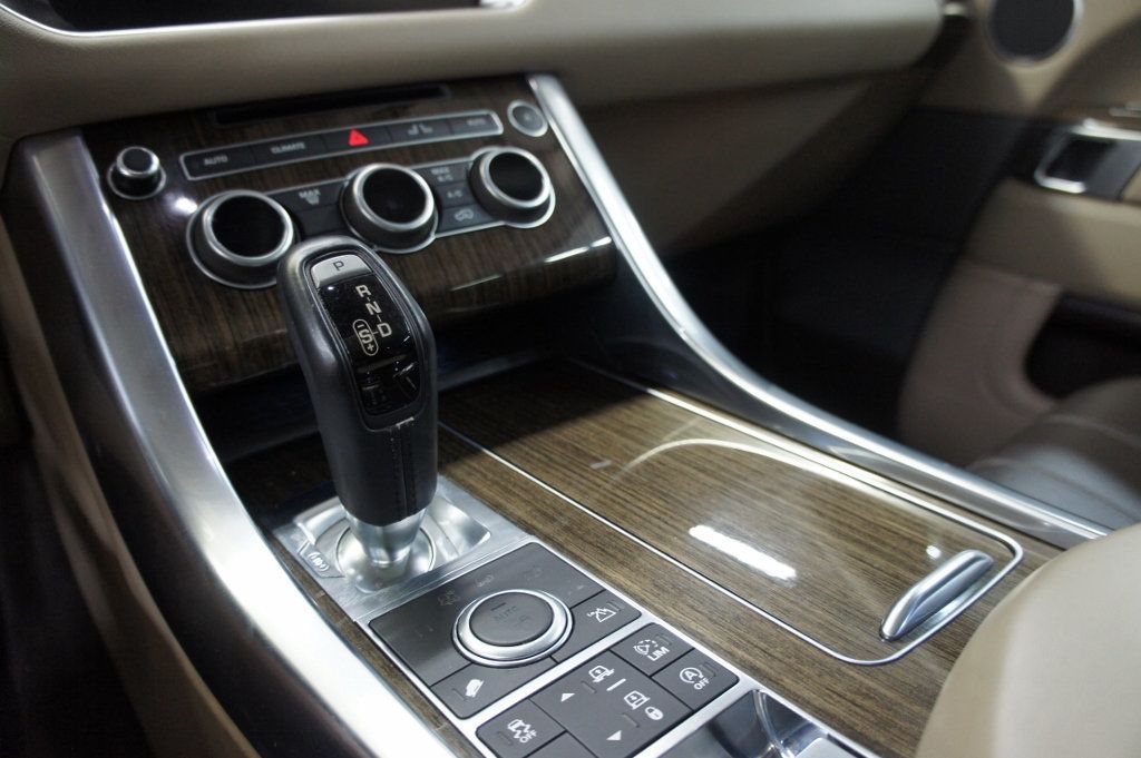 2017 Land Rover Range Rover Sport HSE photo 25