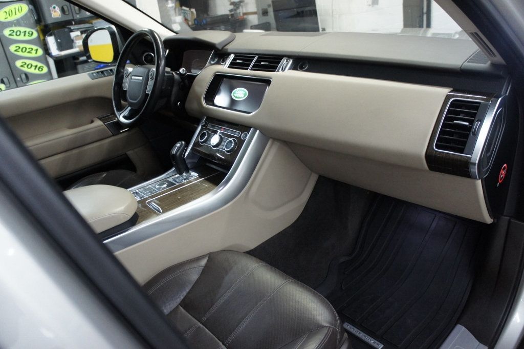 2017 Land Rover Range Rover Sport HSE photo 6