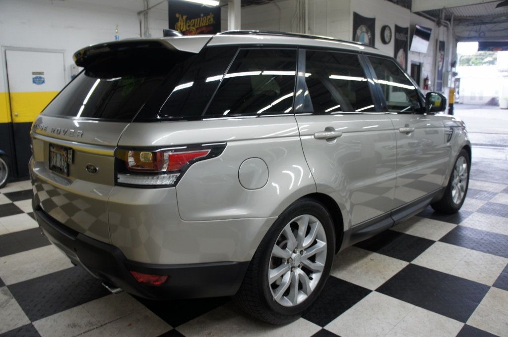 2017 Land Rover Range Rover Sport HSE photo 9